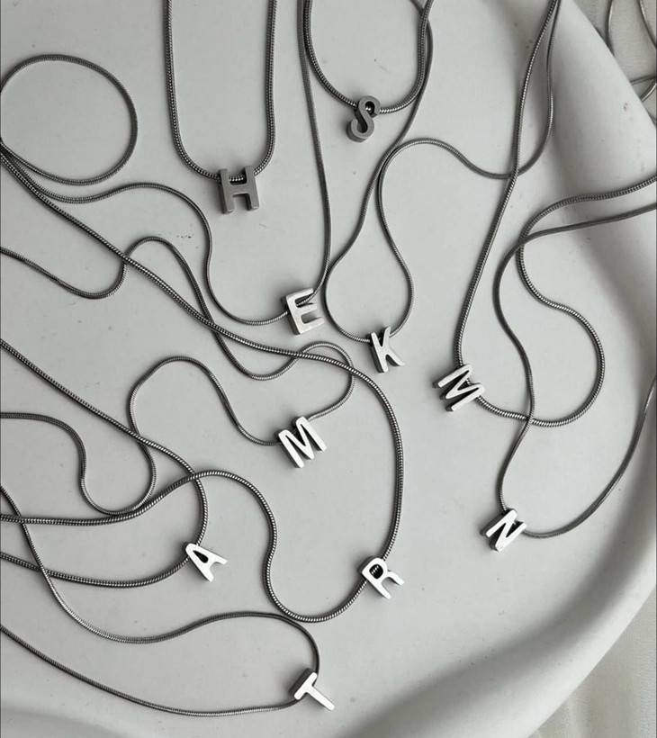 گردنبند حروف اسم رنگ ثابت
